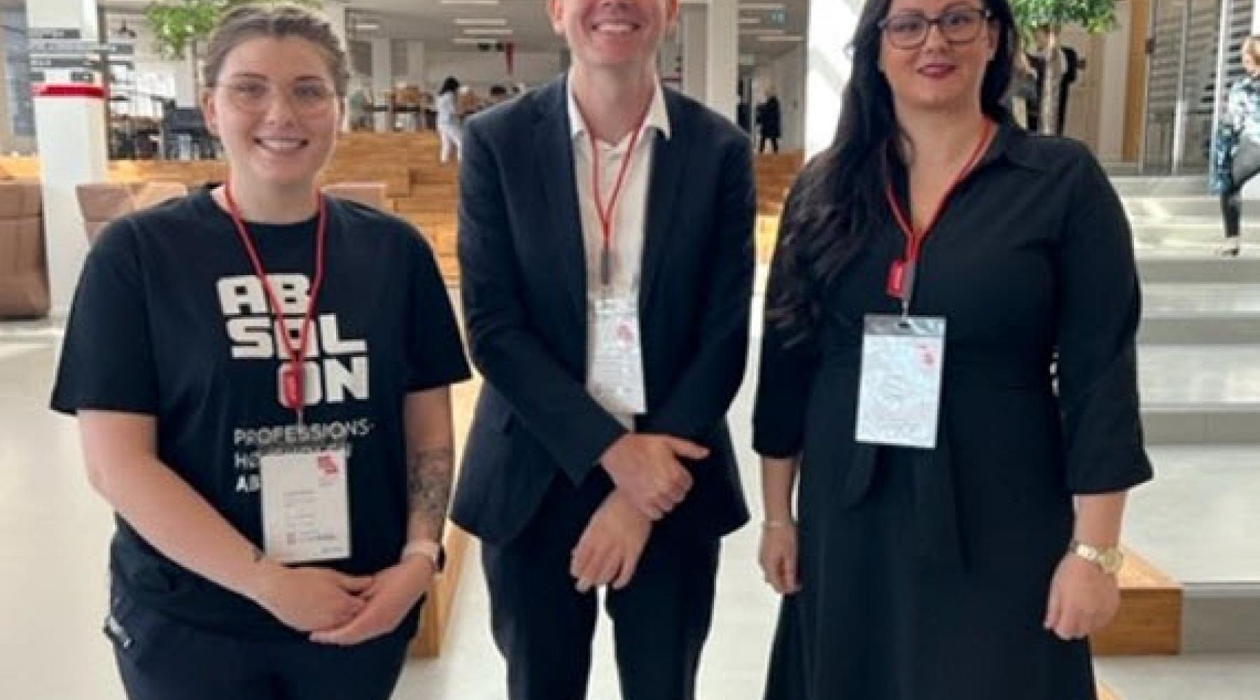 Studerende Amalie, Direktør i Absalon Daniel og underviser Diana